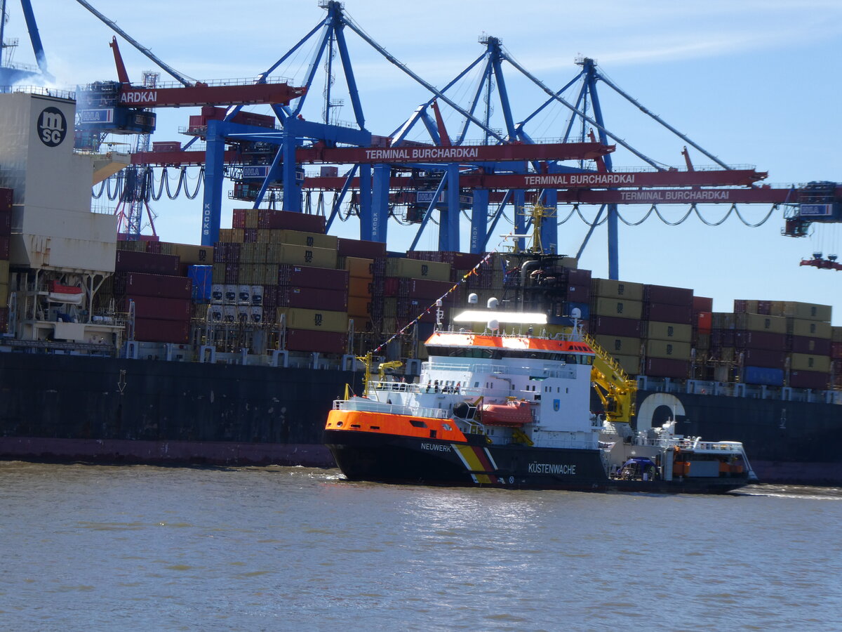 (275'318) - 836. Hafengeburtstag mit Schiffsparade am 9. Mai 2025 auf der Elbe in Hamburg