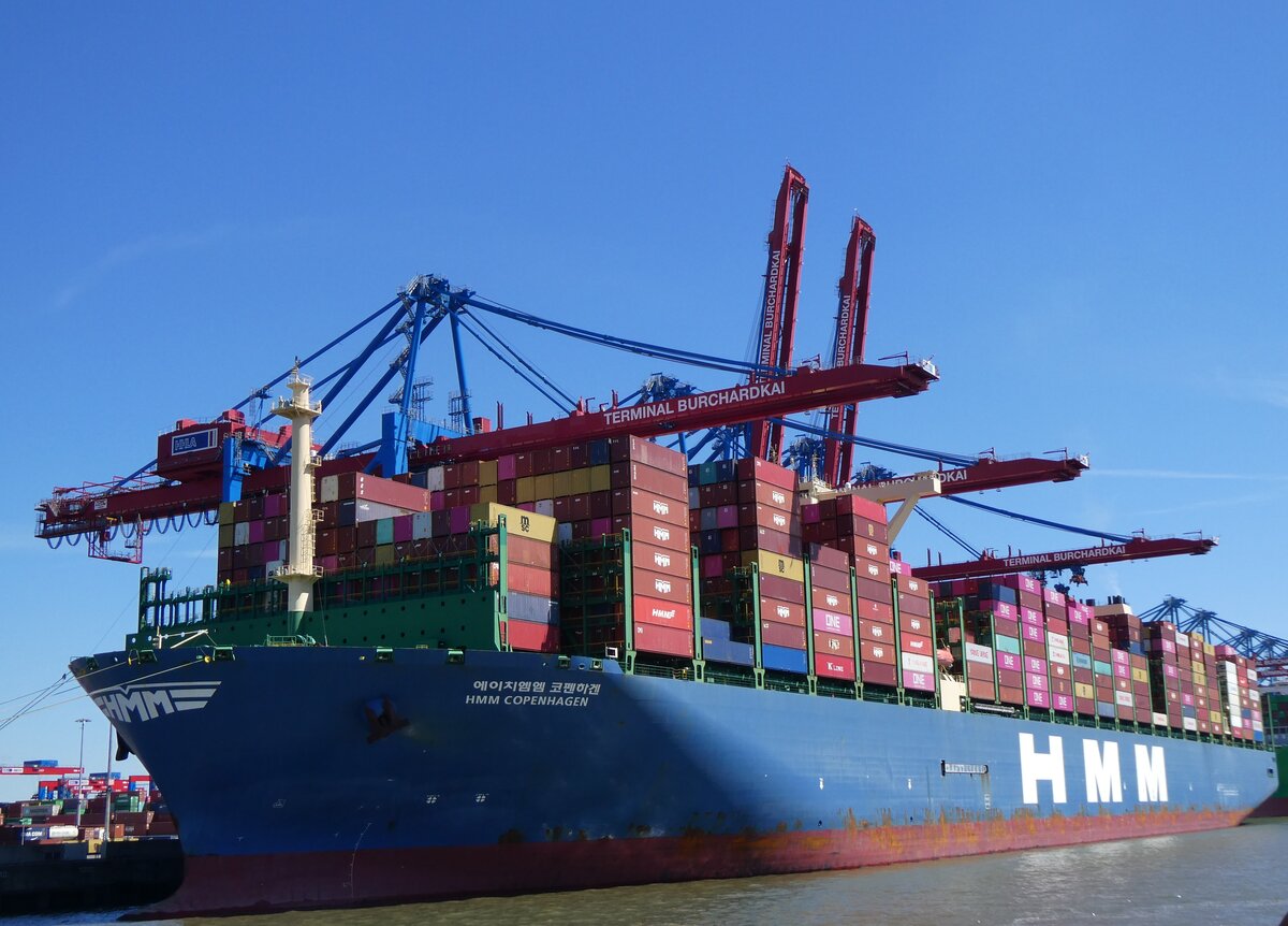 (275'329) - 836. Hafengeburtstag mit Schiffsparade am 9. Mai 2025 auf der Elbe in Hamburg