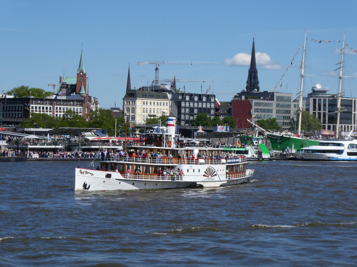 (275'337) - 836. Hafengeburtstag mit Schiffsparade am 9. Mai 2025 auf der Elbe in Hamburg