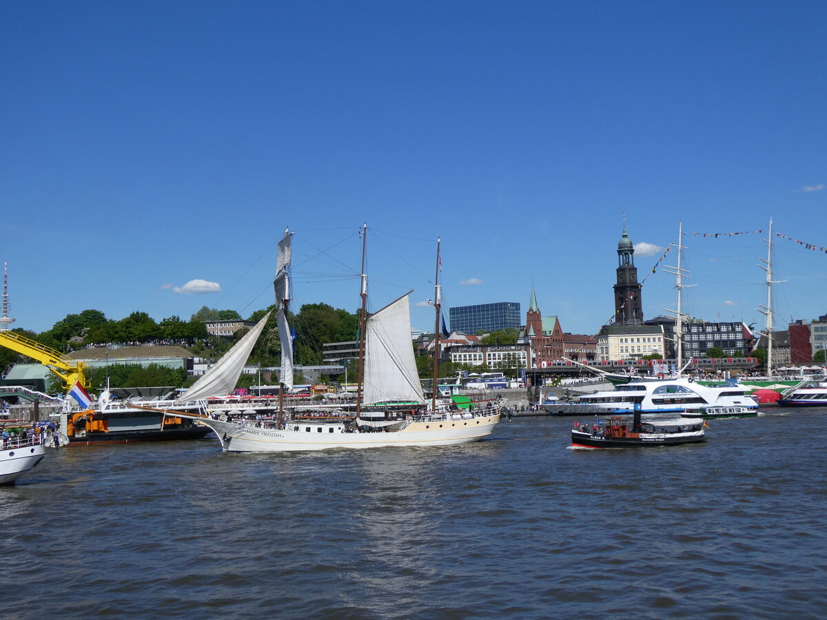 (275'340) - 836. Hafengeburtstag mit Schiffsparade am 9. Mai 2025 auf der Elbe in Hamburg