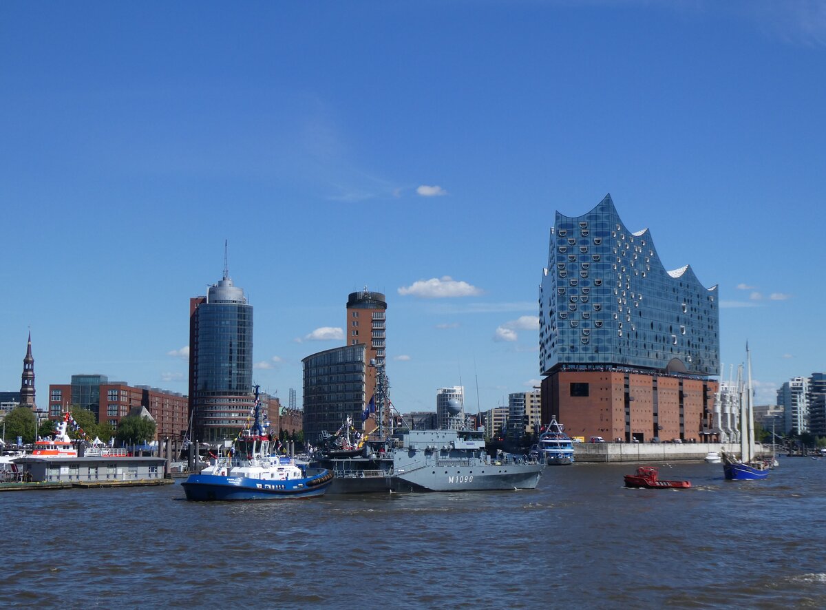(275'342) . 836. Hafengeburtstag mit Schiffsparade am 9. Mai 2025 auf der Elbe in Hamburg