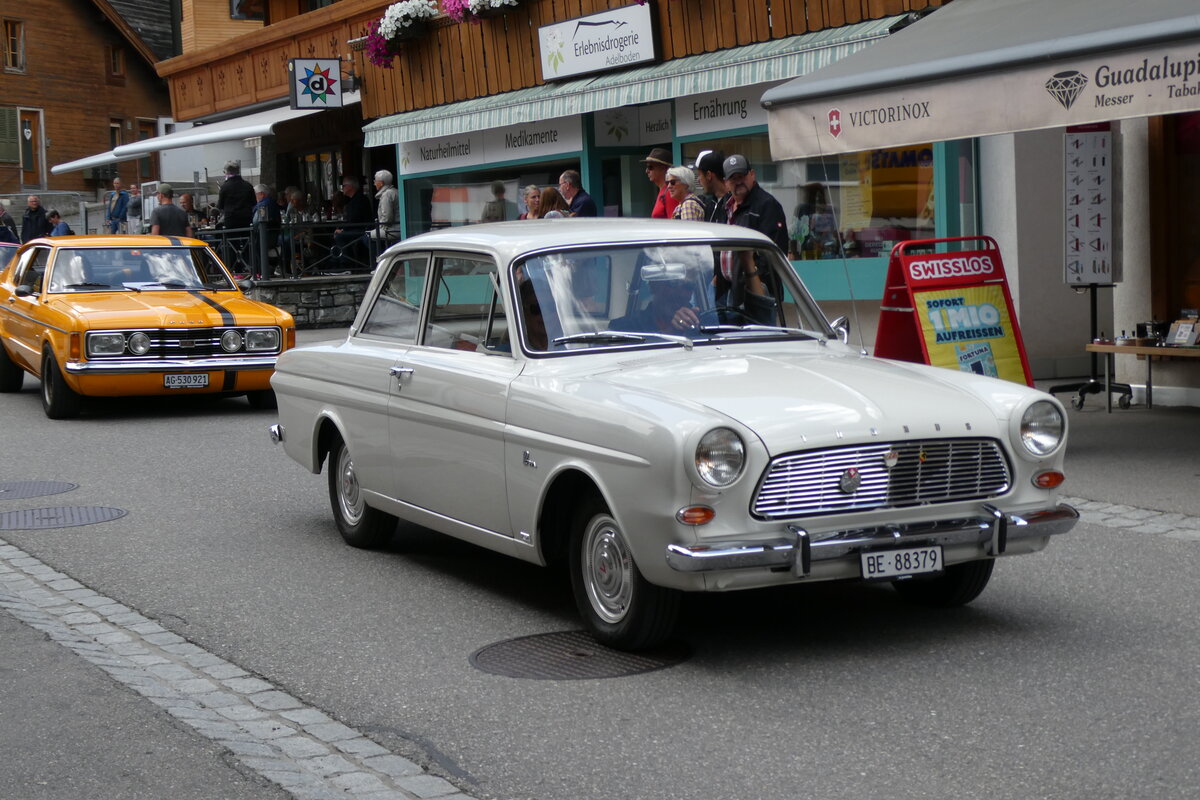 (278'194) - Ford-Taunus - BE 88'379 - am 27. Juli 2025 in Adelboden, Dorfstrasse