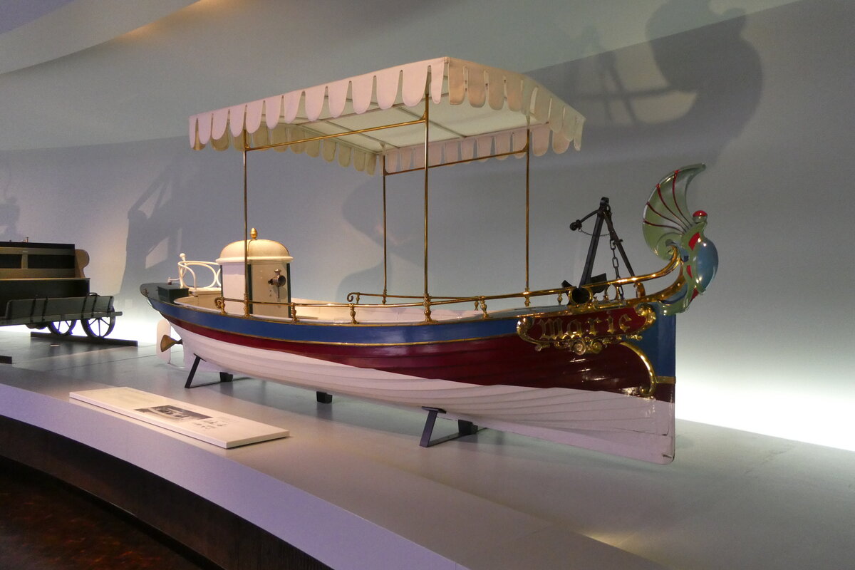 (282'935) - Daimler Motorboot  Marie  von 1888 (Otto von Bismarck) am 11. Dezember 2025 in Stuttgart, Mercedes-Benz Museum