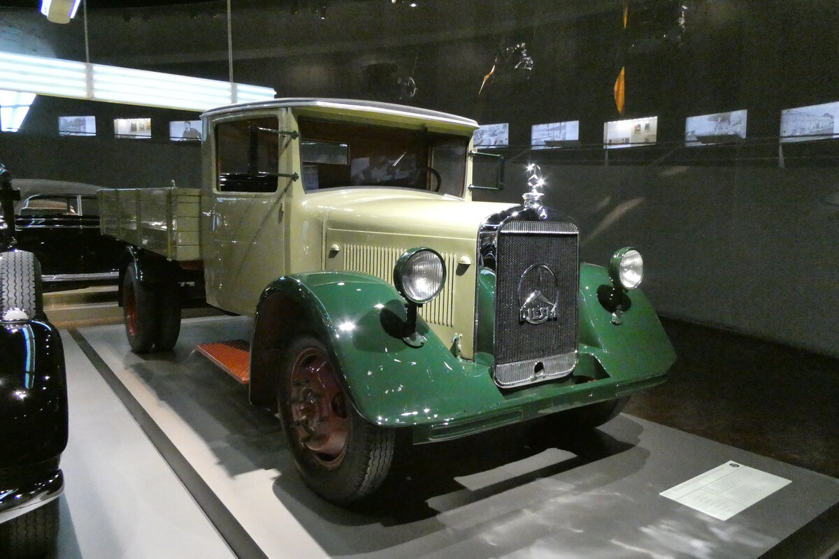 (282'964) - Mercedes am 11. Dezember 2025 in Stuttgart, Mercedes-Benz Museum