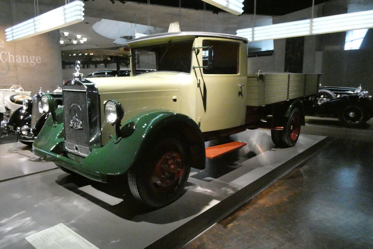 (282'965) - Mercedes am 11. Dezember 2025 in Stuttgart, Mercedes-Benz Museum