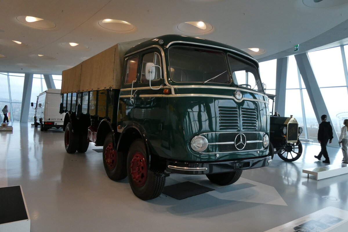 (282'972) - Mercedes am 11. Dezember 2025 in Stuttgart, Mercedes-Benz Museum