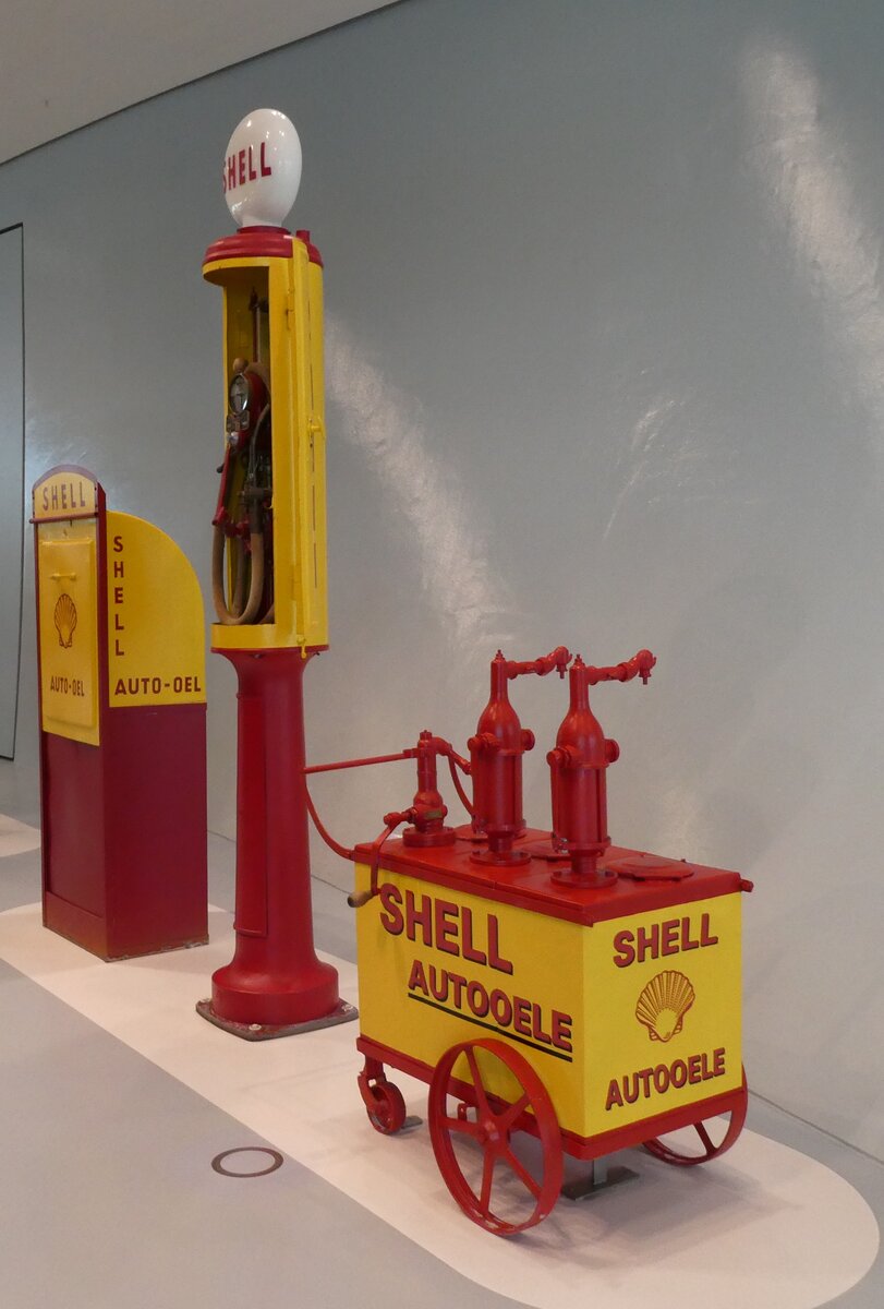 (282'986) - Shell-Tanks�ulen am 11. Dezember 2025 in Stuttgart, Mercedes-Benz Museum