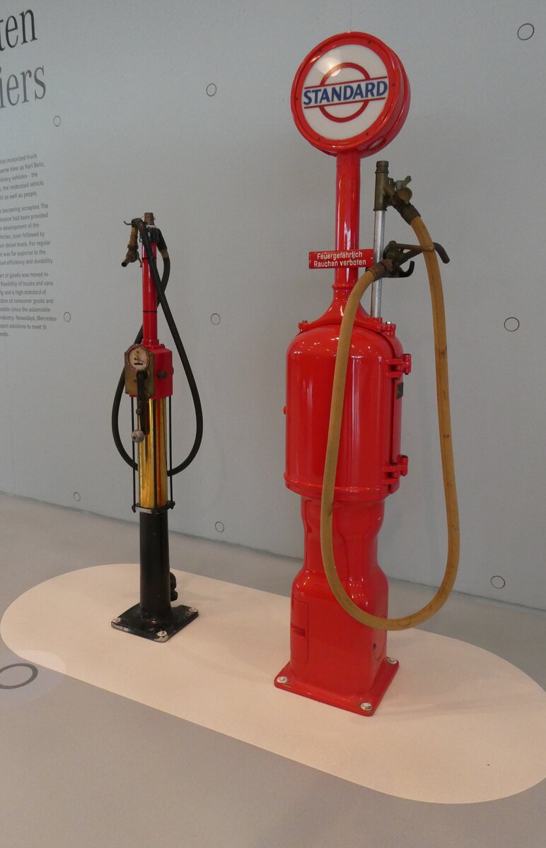 (282'989) - Standard-Tanks�ulen am 11. Dezember 2025 in Stuttgart, Mercedes-Benz Museum