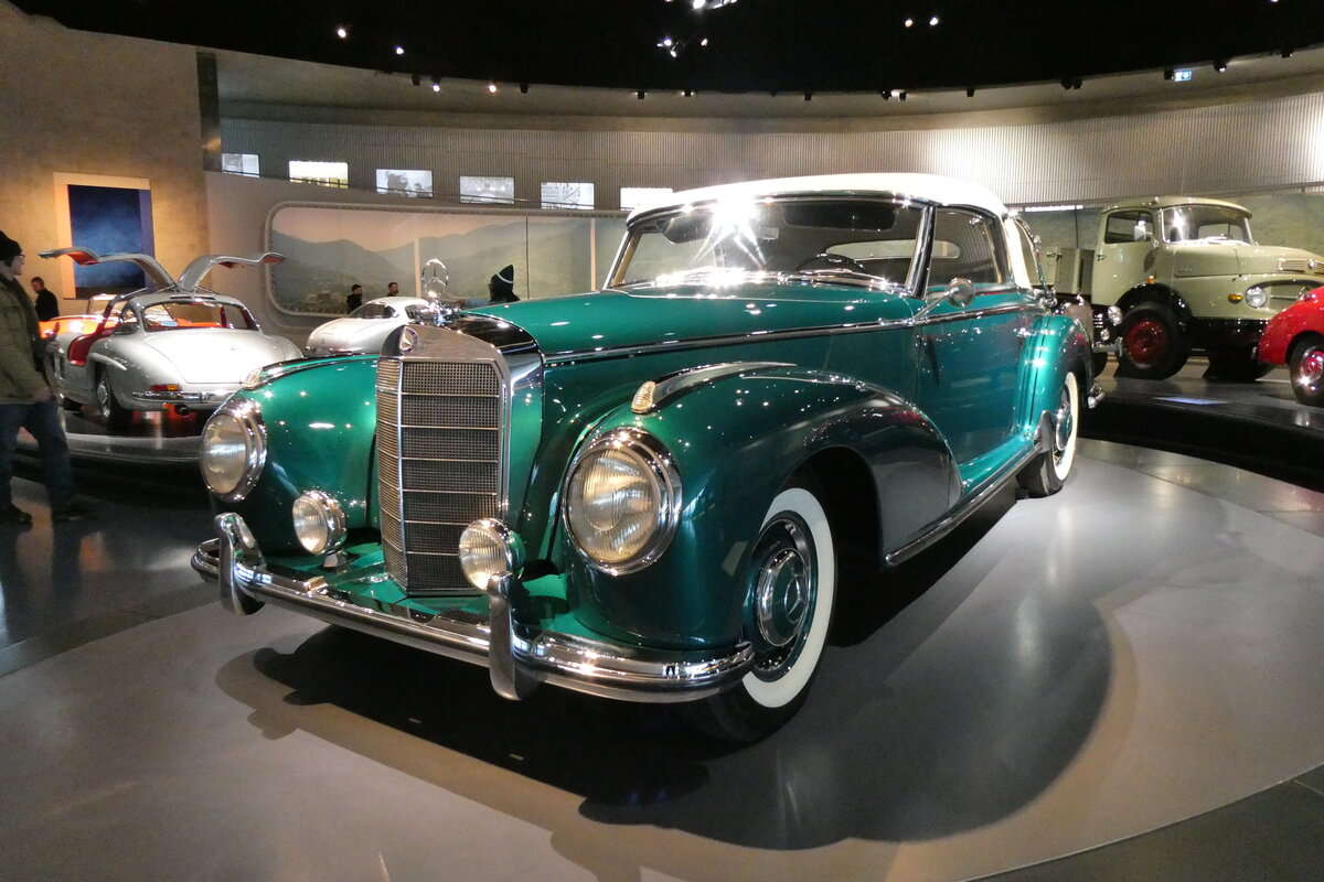 (282'991) - Mercedes am 11. Dezember 2025 in Stuttgart, Mercedes-Benz Museum