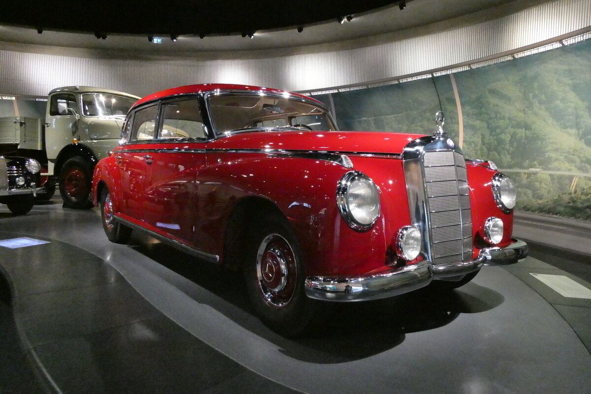 (282'992) - Mercedes am 11. Dezember 2025 in Stuttgart, Mercedes-Benz Museum