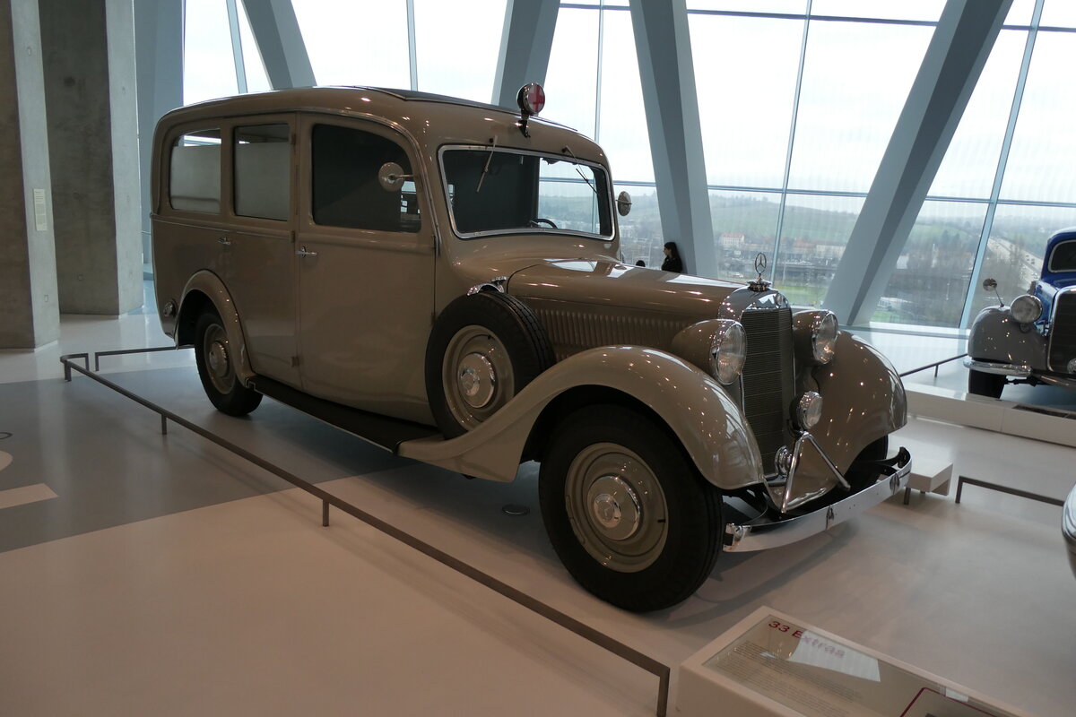 (283'006) - Mercedes Krankenwagen am 11. Dezember 2025 in Stuttgart, Mercedes-Benz Museum