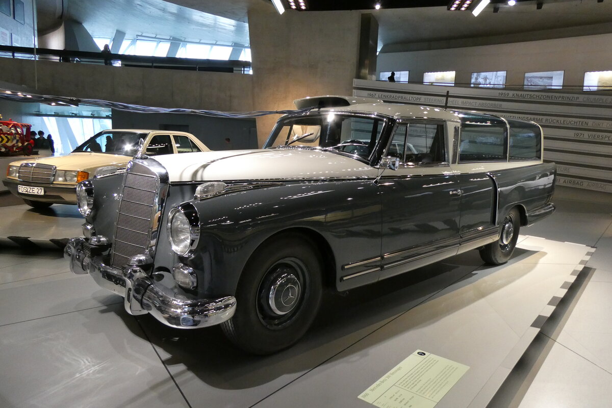 (283'017) - Mercedes Messwagen am 11. Dezember 2025 in Stuttgart, Mercedes-Benz Museum