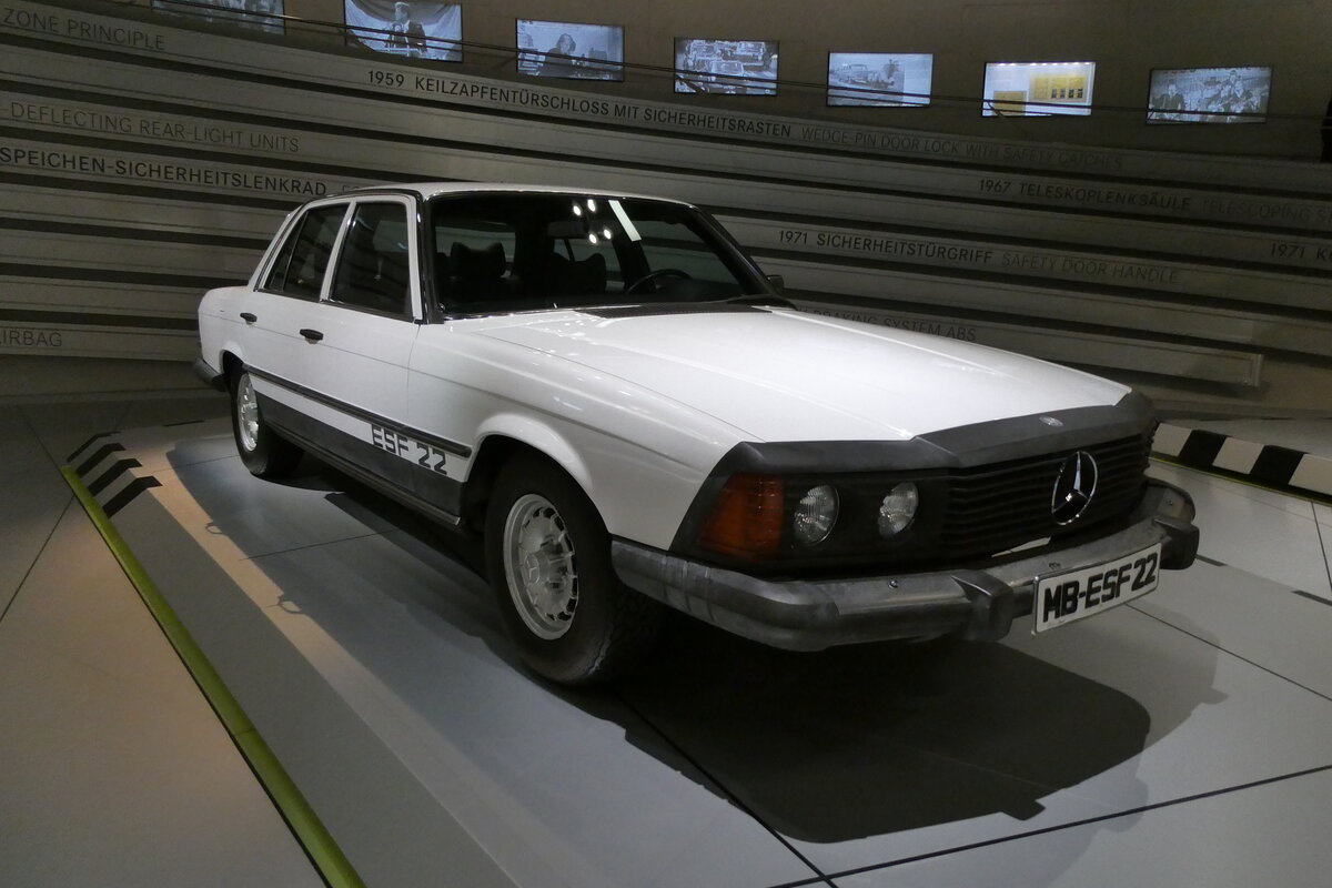 (283'019) - Mercedes am 11. Dezember 2025 in Stuttgart, Mercedes-Benz Museum