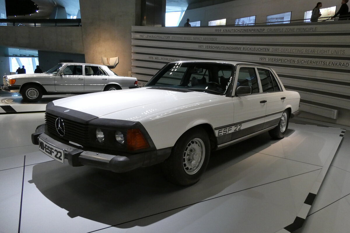 (283'020) - Mercedes am 11. Dezember 2025 in Stuttgart, Mercedes-Benz Museum