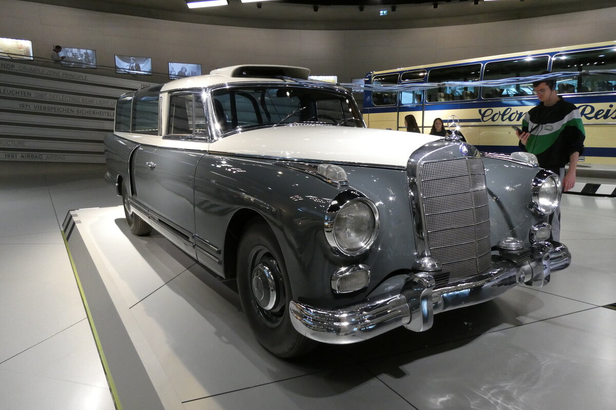 (283'022) - Mercedes Messwagen am 11. Dezember 2025 in Stuttgart, Mercedes-Benz Museum