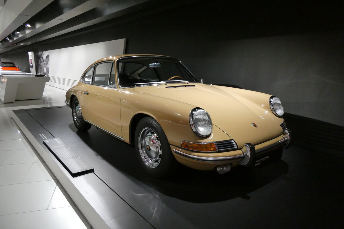 (283'045) - Porsche am 11. Dezember 2025 in Zuffenhausen, Porsche Museum