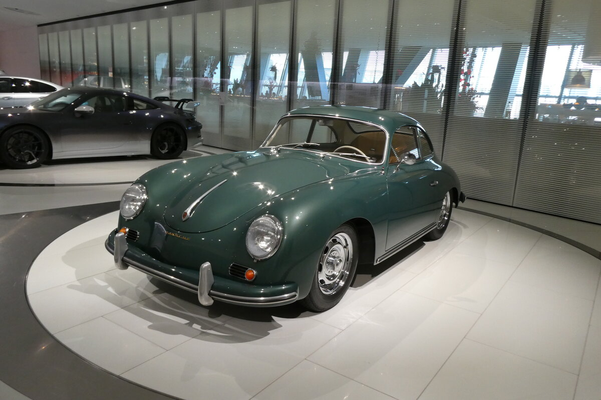 (283'055) - Porsche am 11. Dezember 2025 in Zuffenhausen, Porsche Museum