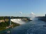 (152'845) - Die Niagara Falls von der Rainbow Br�cke aus am 15.
