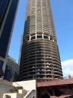 (152'773) - Rundes Parkhaus am 14.