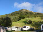 (190'788) - Der Mount Maunganui am 22. April 2018 vom Campingplatz Mauao aus