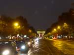 (167'035) - Die Champs-Elys�es und der Arc de Triomphe am Abend am 16.
