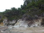 (191'104) - See und Felsen im Wai-O-Tapu Thermal Wonderland am 23.