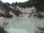 (191'110) - See und Felsen im Wai-O-Tapu Thermal Wonderland am 23.