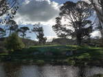 (190'986) - Hobbiton-Landschaft mit See und B�umen am 22.