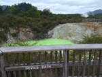 191'194) - Der Devil's Bath im Wai-O-Tapu Thermal Wonderland am 23.
