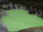 (191'197) - Der Devil's Bath im Wai-O-Tapu Thermal Wonderland am 23.