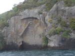 (191'260) - Der Maori-Felsen im Lake Taupo am 24.