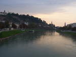 (197'397) - Die Salzach mit Br�cke am 13.