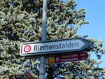 (243'650) - Wegweiser nach Riemenstalden am 8.