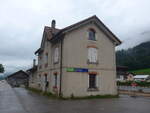 (226'853) - Der Bahnhof Buttes am 1. August 2021