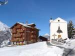 (158'428) - Chalet Matterhornblick und Kapelle in Gr�chen am 18.