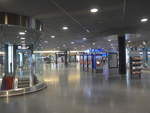 (215'901) - Im Flughafen Z�rich-Flughafen um 12.15 Uhr mittags am 6.
