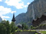 (194'420) - Kirche Lauterbrunnen und Staubbachfall am 25.