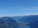 (155'828) - Aussicht vom Niesen auf den Thuner- und Brienzersee am 19.