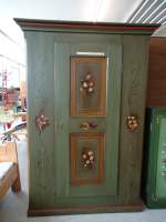 (128'235) - Bemalter Bauernschrank am 4.