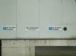 (139'897) - Parkplatzschilder beim BrockiShop am 22.