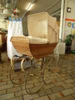 (142'231) - Alter Kinderwagen im BrockiShop am 20.