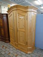 (146'309) - Massiver Bauernschrank im BrockiShop am 16.