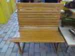 (148'766) - Tram- oder Bahnb�nkli aus Holz im BrockiShop am 8.