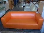 (164'548) - Oranges Sofa am 10.