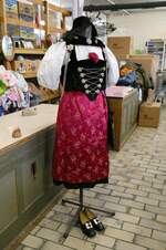 (243'103) - Berner Sonntagstracht am 25.