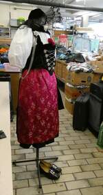 (243'105) - Berner Sonntagstracht am 25.