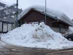 (148'786) - Schnee beim Bahnhof Airolo am 9.