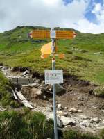 (145'963) - Wegweiser am Lago di Lucendro am Gotthardpass am 20.