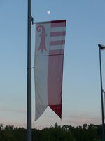 (173'062) - Die Jura-Fahne und der zunehmende Mond am 15.