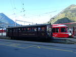 (240'584) - MC-Steuerwagen - Nr. 74 - am 2. Oktober 2022 im Bahnhof Martigny